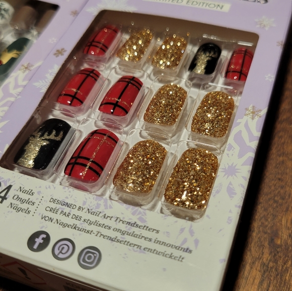 3 boxes Kiss Limited Edition holiday press on nails and 2 boxes Impress nails - Picture 5 of 7